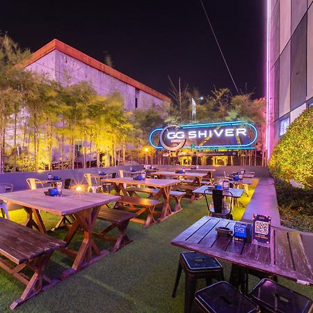J Icon Hip Hotel Баликпапан Экстерьер фото