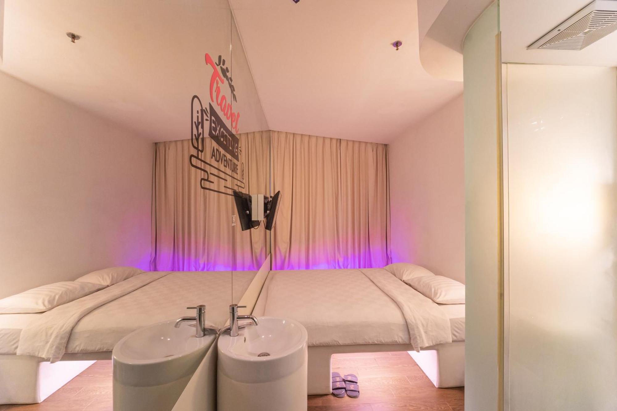 J Icon Hip Hotel Баликпапан Экстерьер фото
