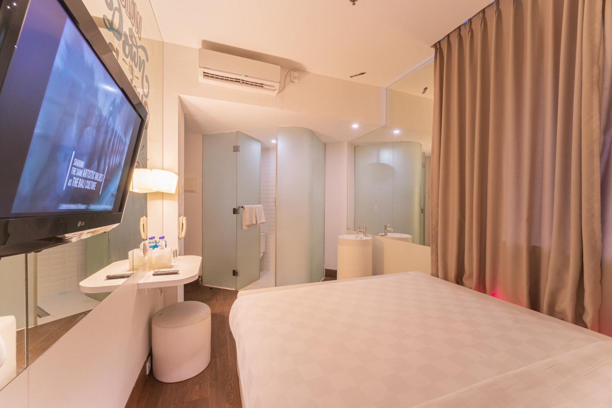 J Icon Hip Hotel Баликпапан Экстерьер фото