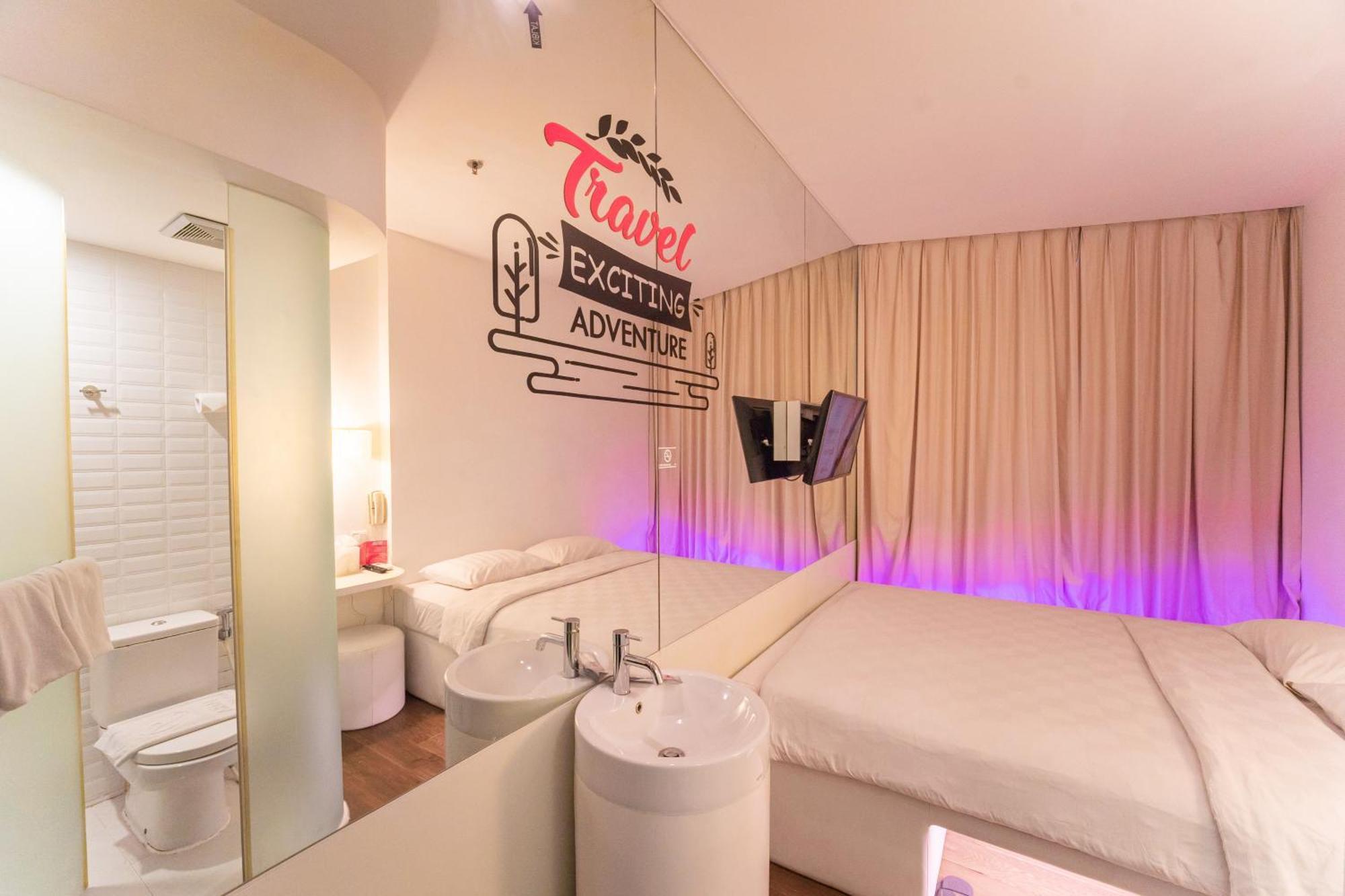 J Icon Hip Hotel Баликпапан Экстерьер фото