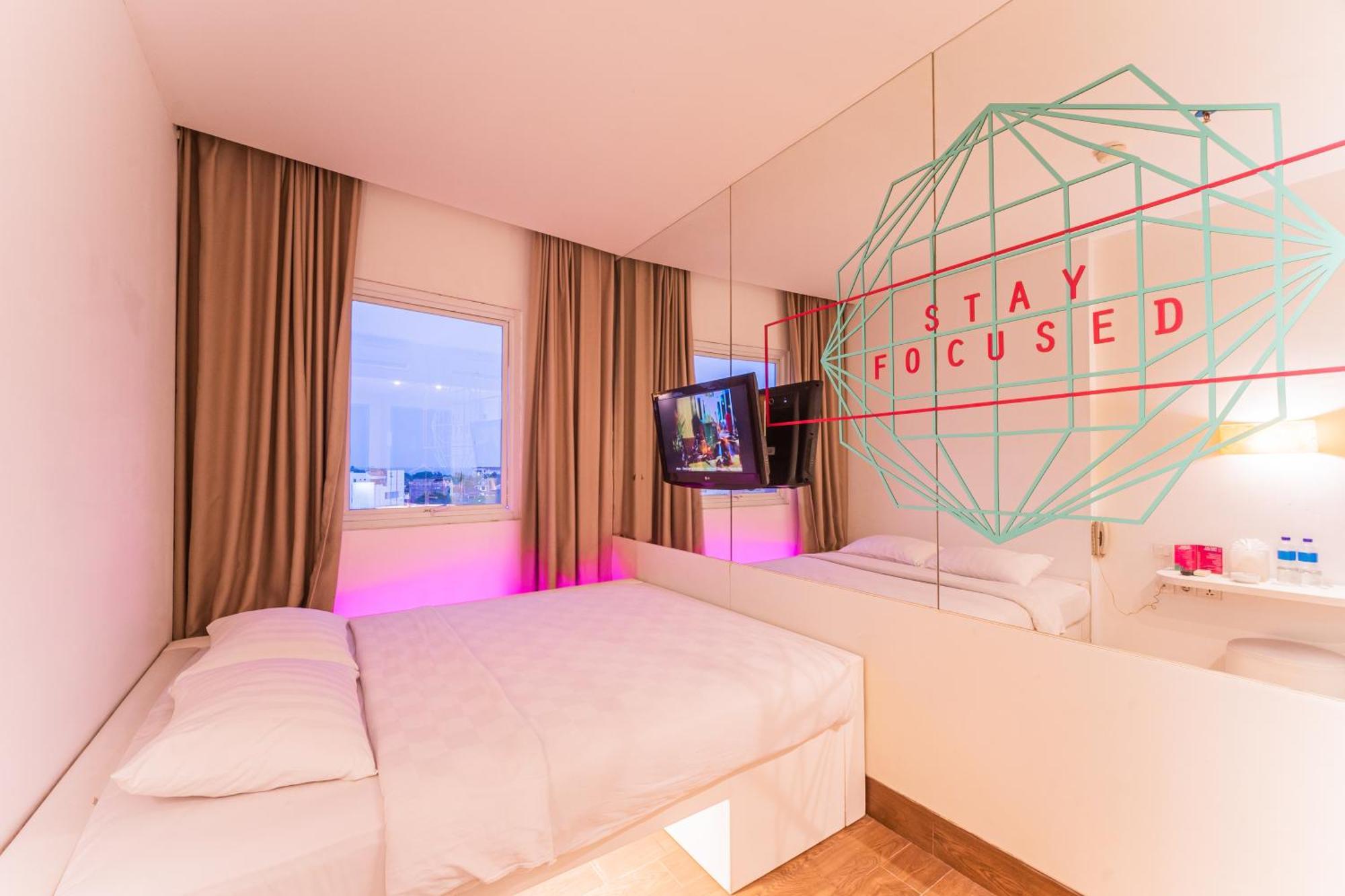 J Icon Hip Hotel Баликпапан Экстерьер фото
