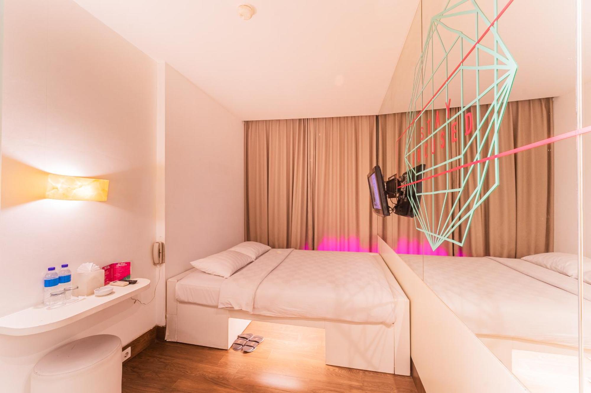 J Icon Hip Hotel Баликпапан Экстерьер фото