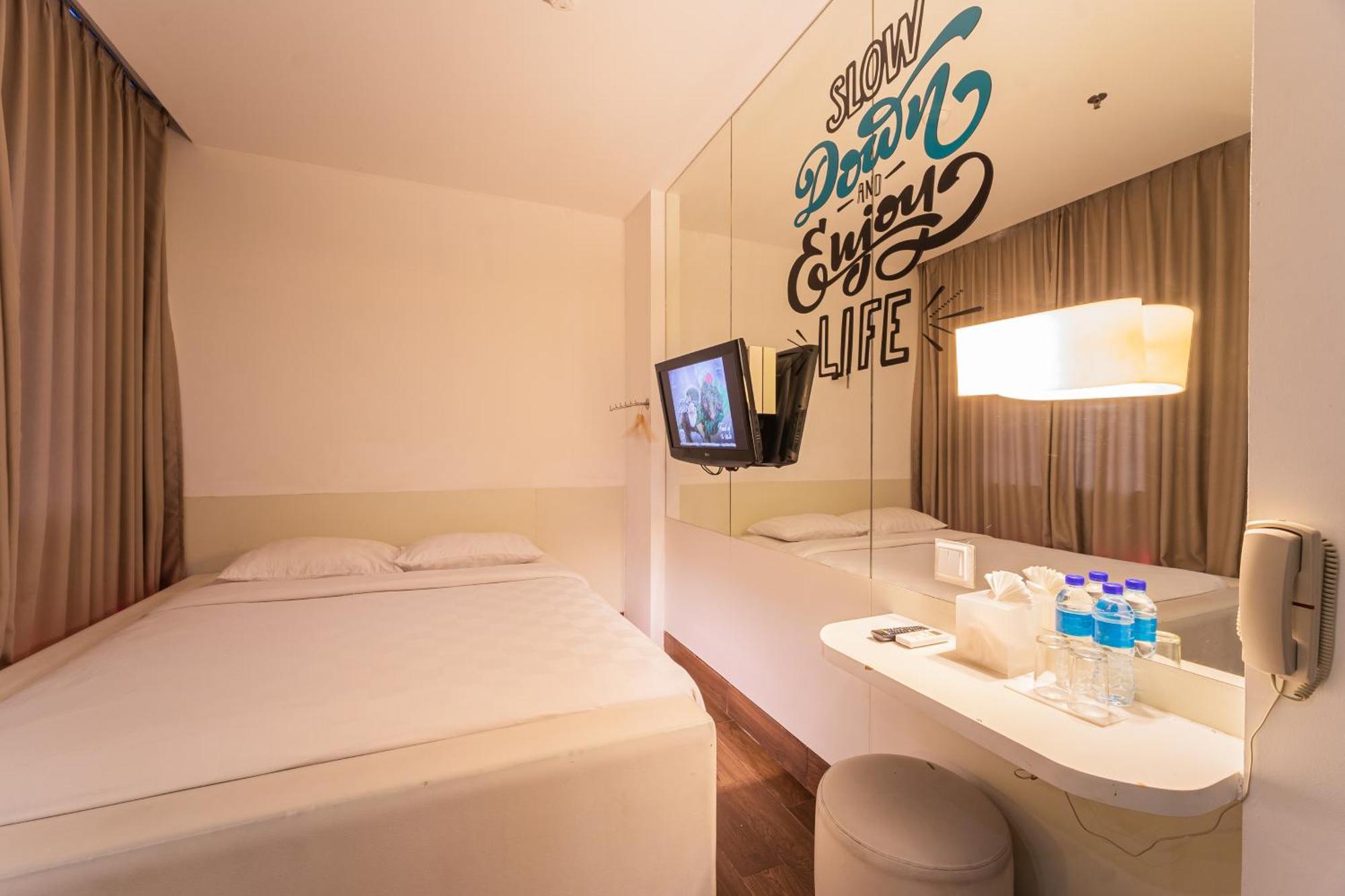J Icon Hip Hotel Баликпапан Экстерьер фото