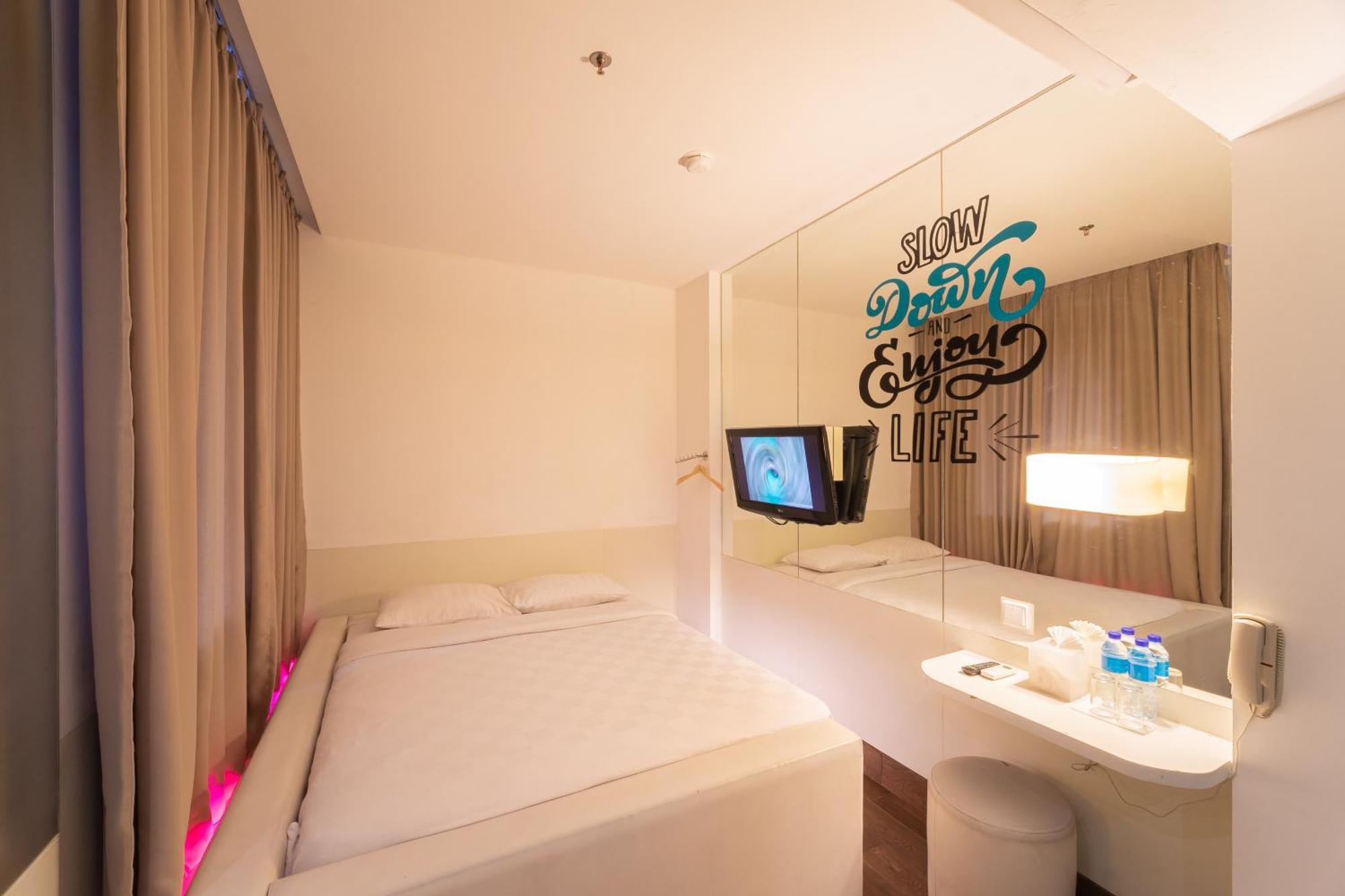 J Icon Hip Hotel Баликпапан Экстерьер фото