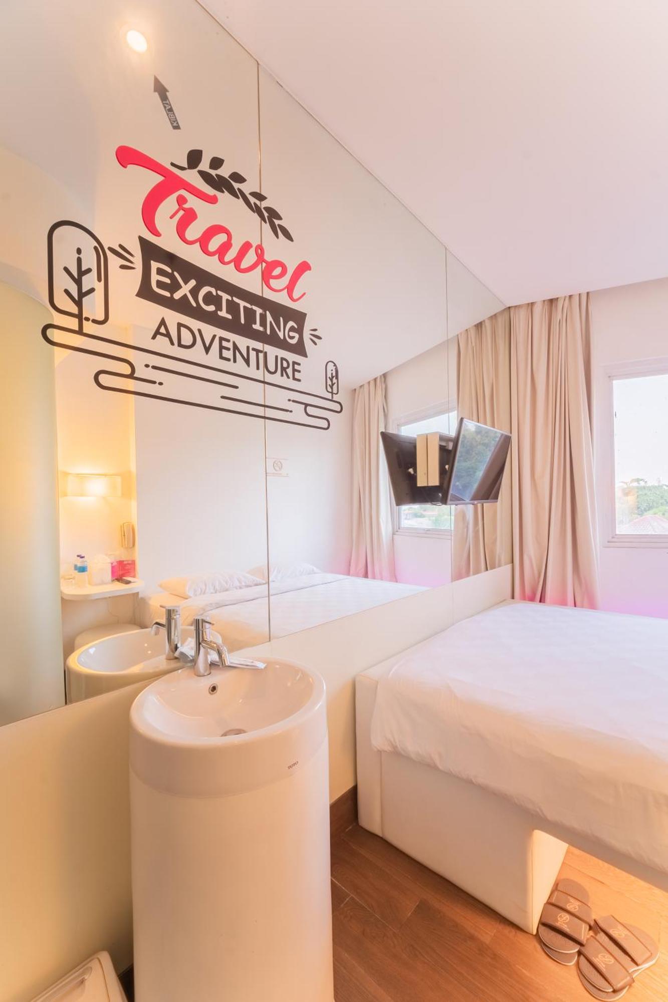 J Icon Hip Hotel Баликпапан Экстерьер фото